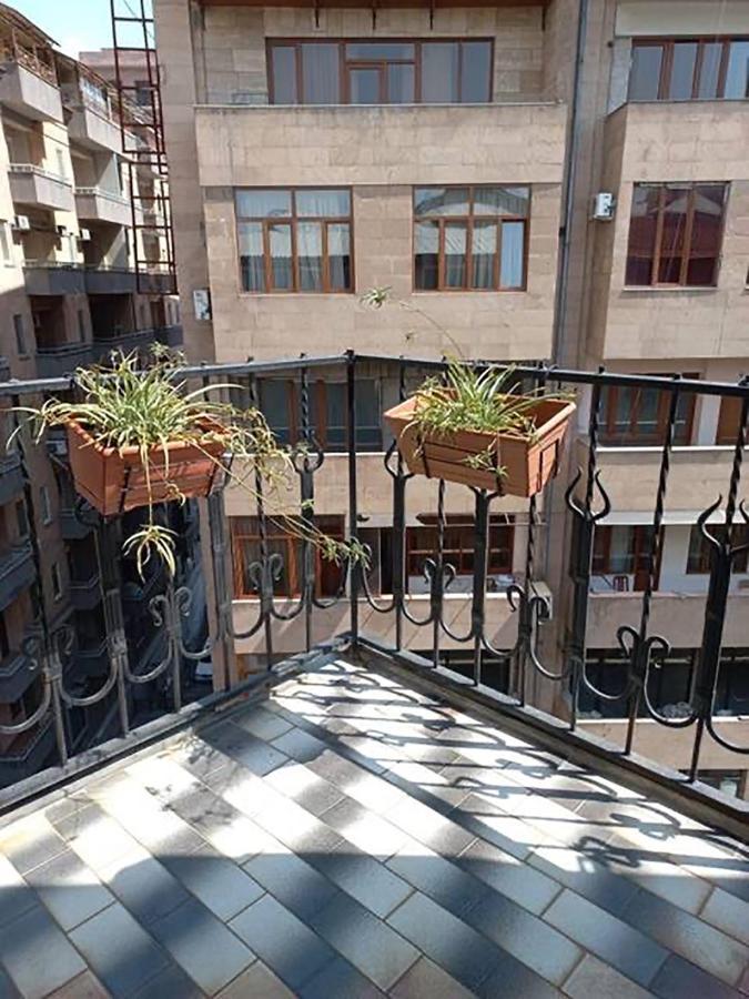 Loft Home In City Center Erevan Exterior foto